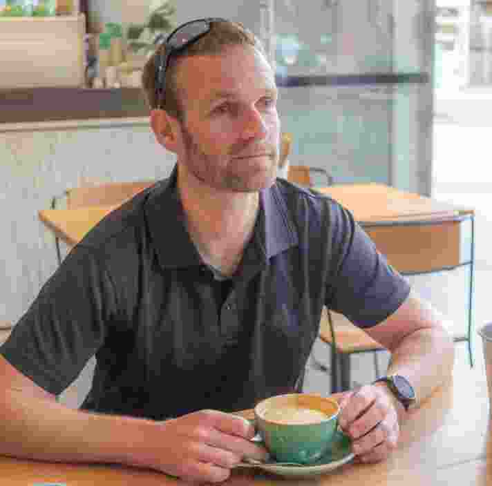 Dan Searle sitting at a cafe.