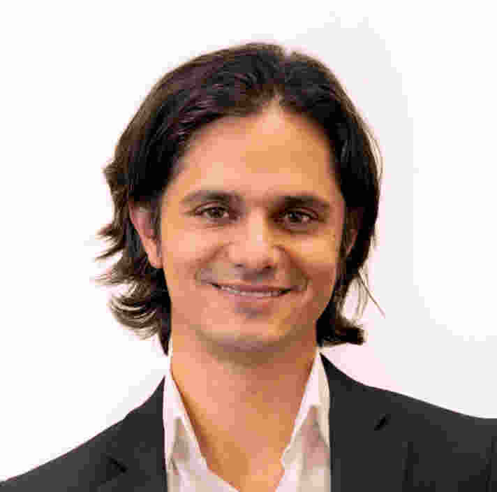 Ashley de Silva smiling at the camera.